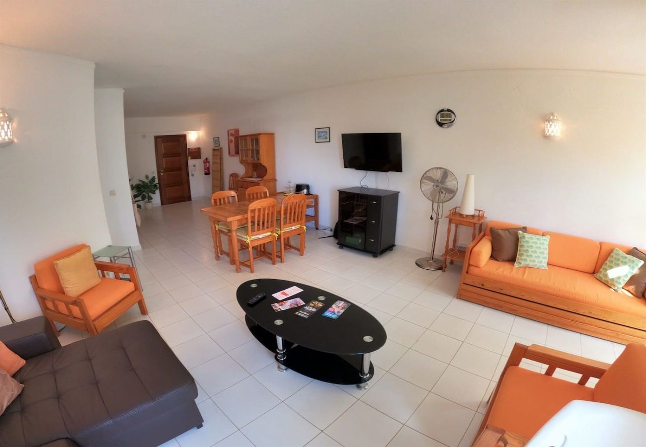 Apartamento em Armação de Pêra - Algarve, Apartamento T1 c/ varanda e vista mar, Armação de Pêra