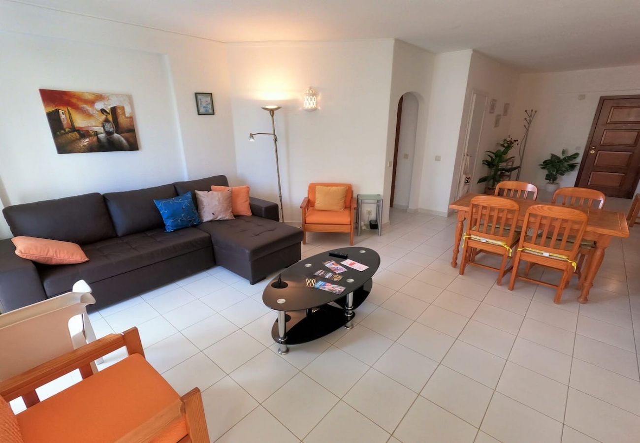 Apartamento em Armação de Pêra - Algarve, Apartamento T1 c/ varanda e vista mar, Armação de Pêra
