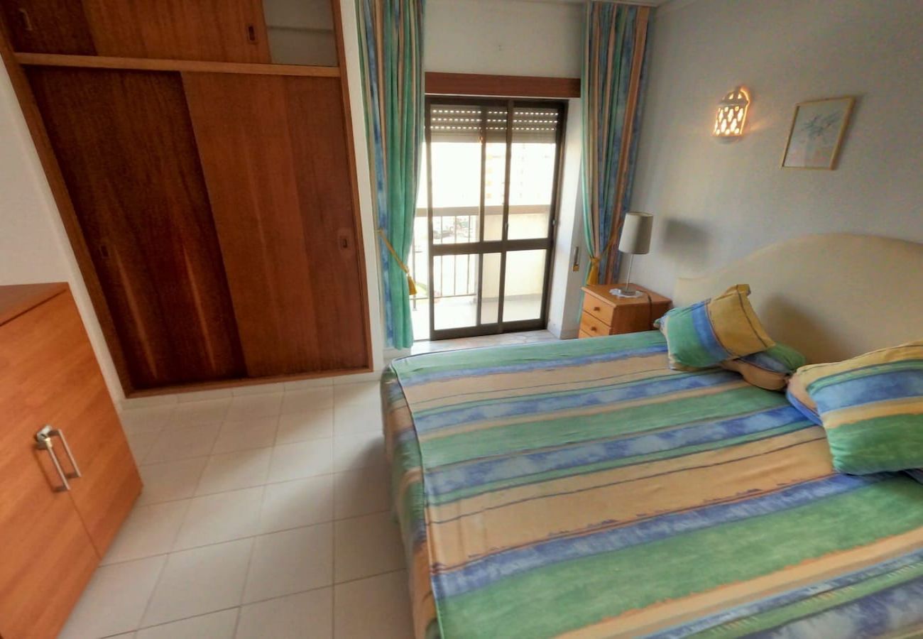 Apartamento em Armação de Pêra - Algarve, Apartamento T1 c/ varanda e vista mar, Armação de Pêra