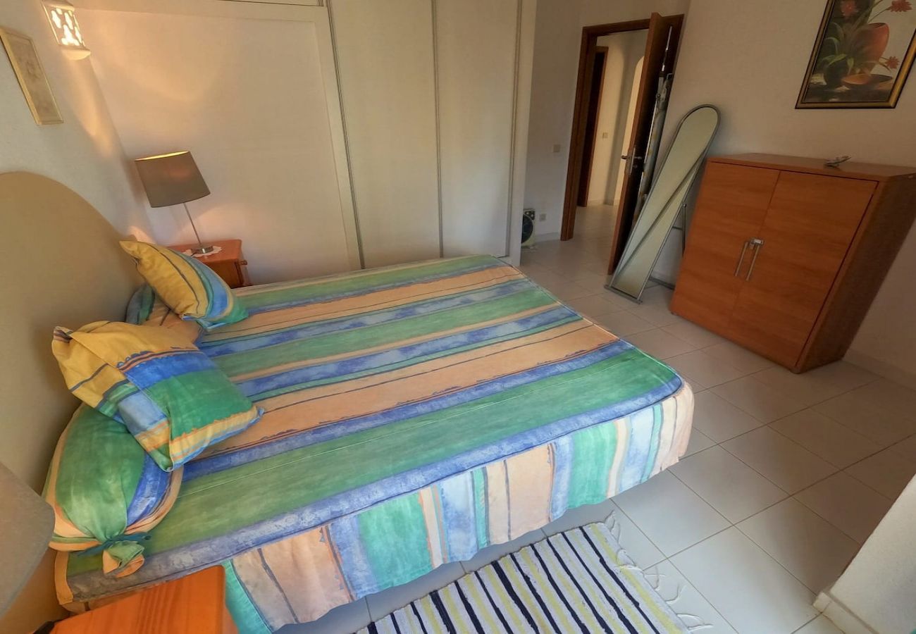 Apartamento em Armação de Pêra - Algarve, Apartamento T1 c/ varanda e vista mar, Armação de Pêra