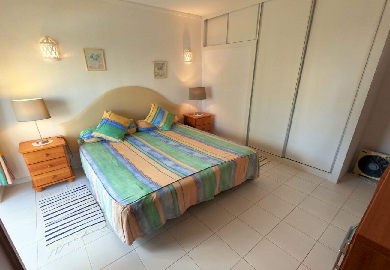 Apartamento em Armação de Pêra - Algarve, Apartamento T1 c/ varanda e vista mar, Armação de Pêra