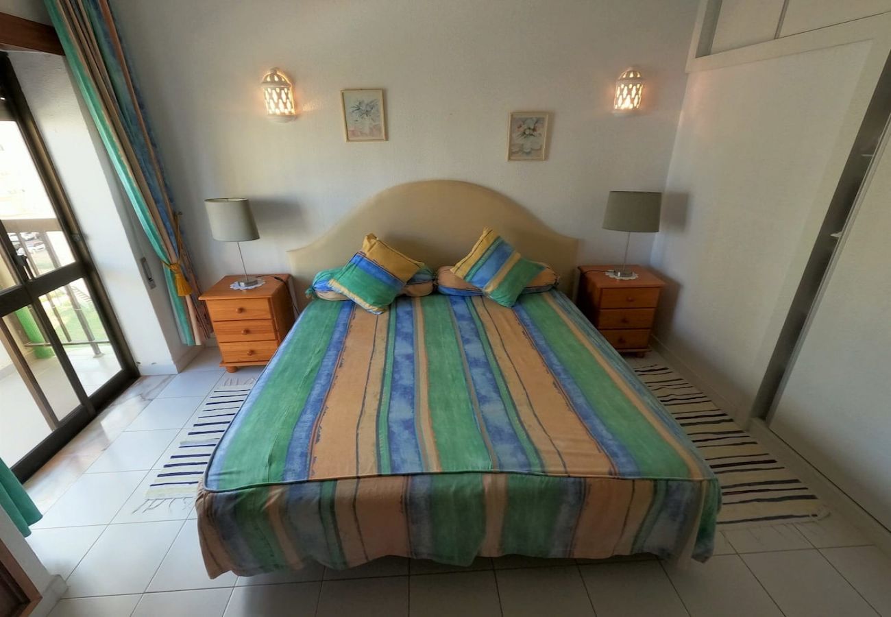 Apartamento em Armação de Pêra - Algarve, Apartamento T1 c/ varanda e vista mar, Armação de Pêra