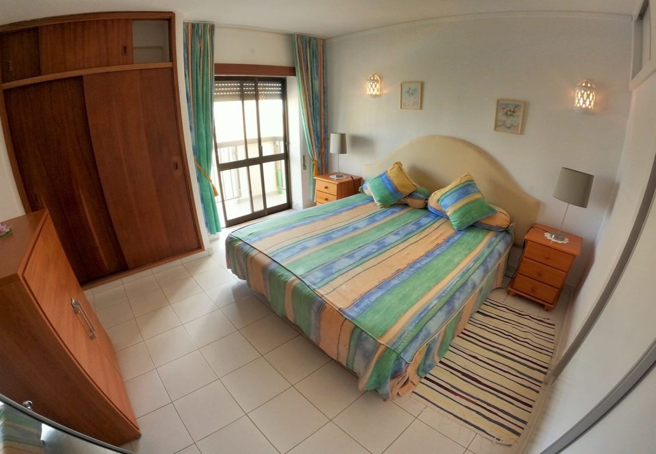 Apartamento em Armação de Pêra - Algarve, Apartamento T1 c/ varanda e vista mar, Armação de Pêra