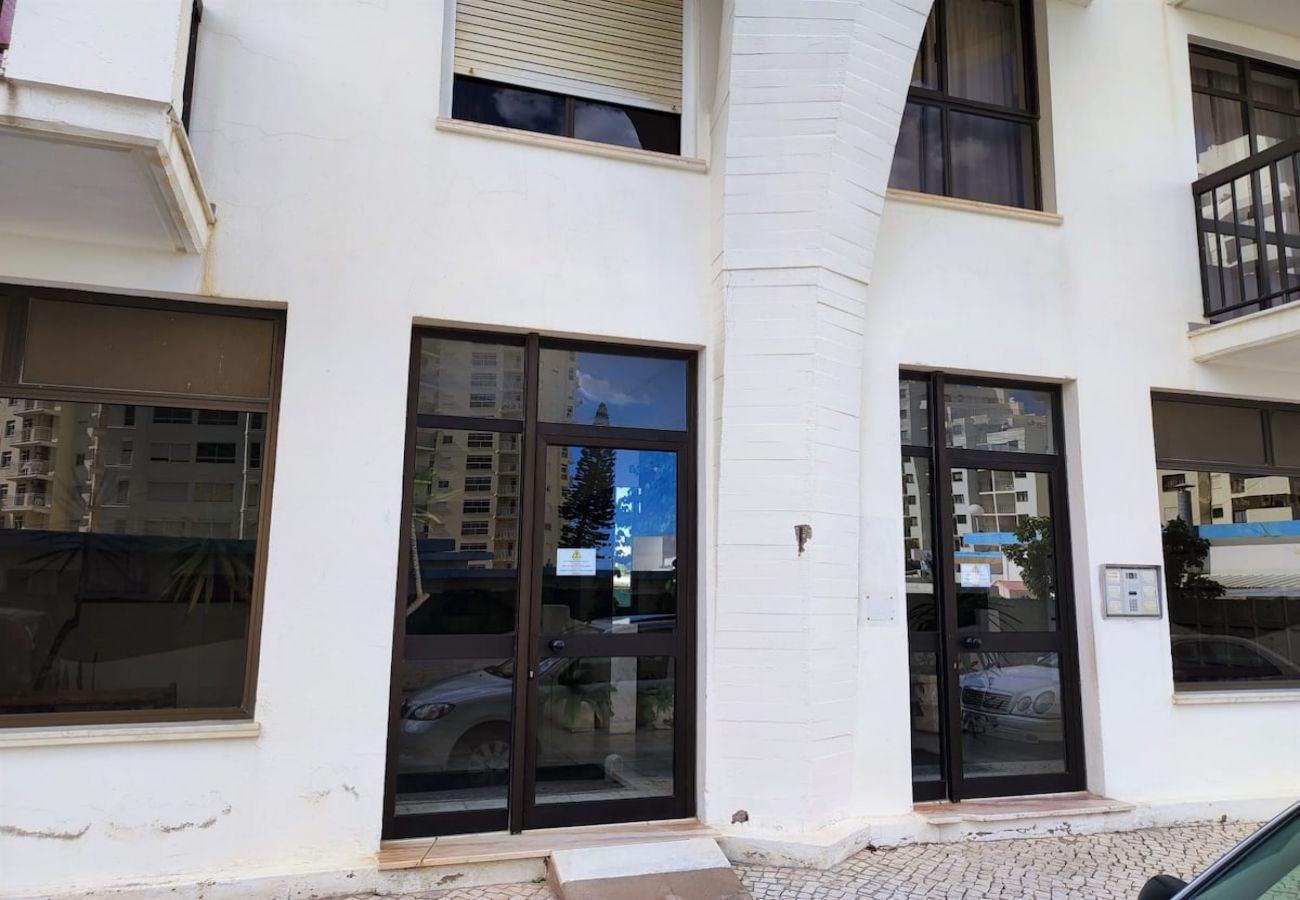 Apartamento em Armação de Pêra - Algarve, Apartamento T1 c/ varanda e vista mar, Armação de Pêra