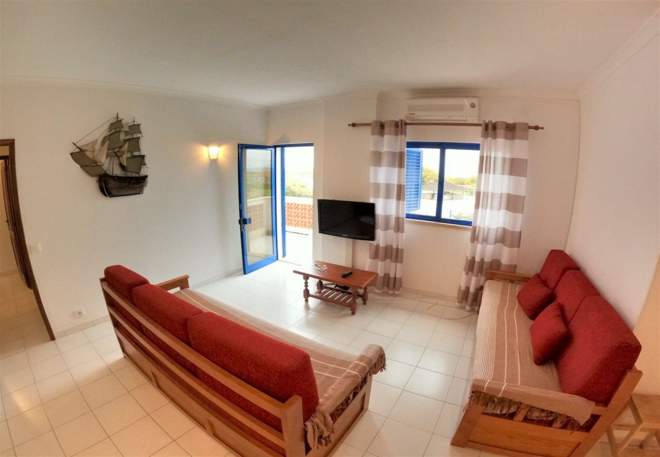 Apartamento em Vila Nova de Cacela - Algarve, apartamento T2 c/ varanda e vista mar, junto da praia, Manta Rota
