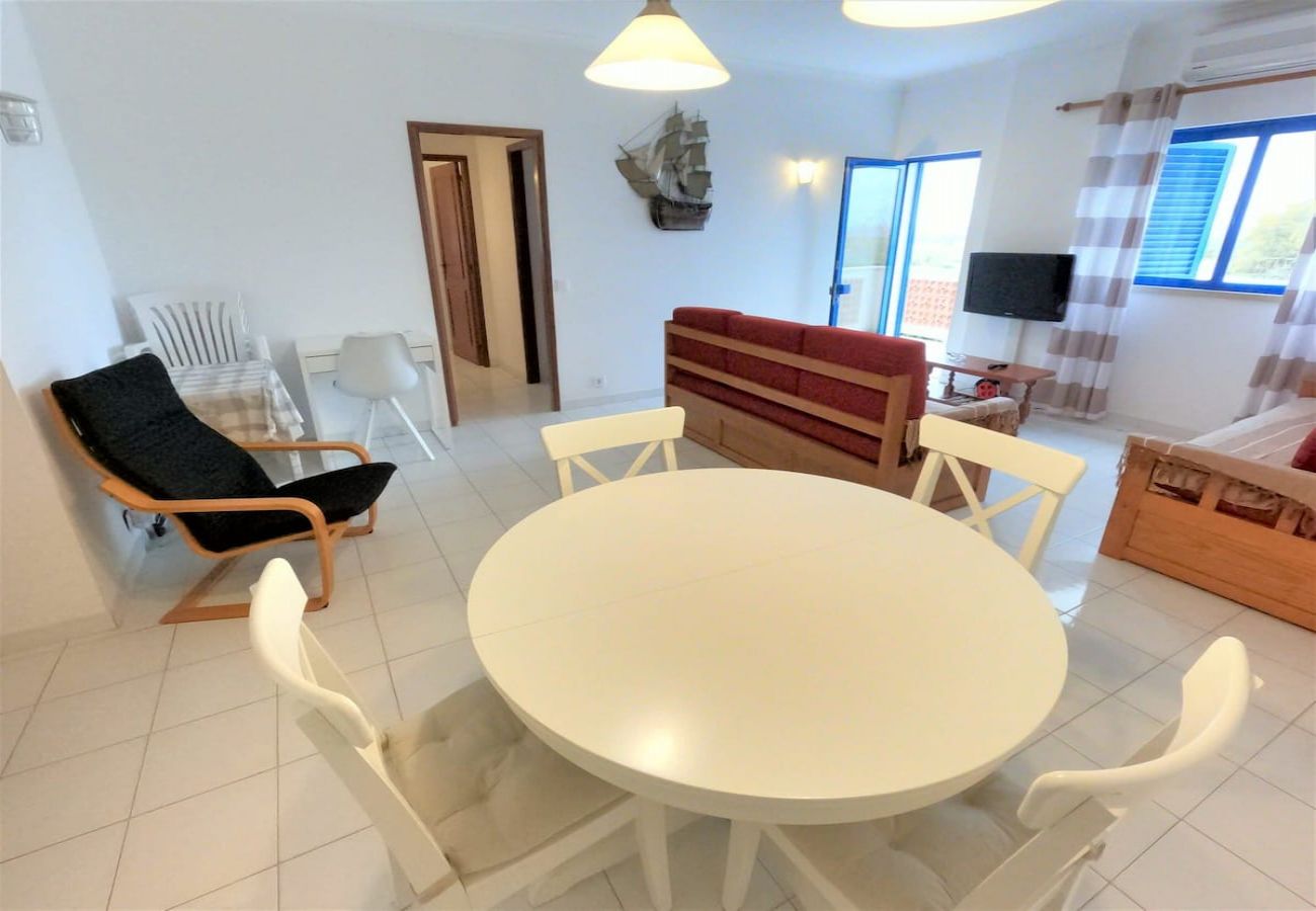 Apartamento em Vila Nova de Cacela - Algarve, apartamento T2 c/ varanda e vista mar, junto da praia, Manta Rota