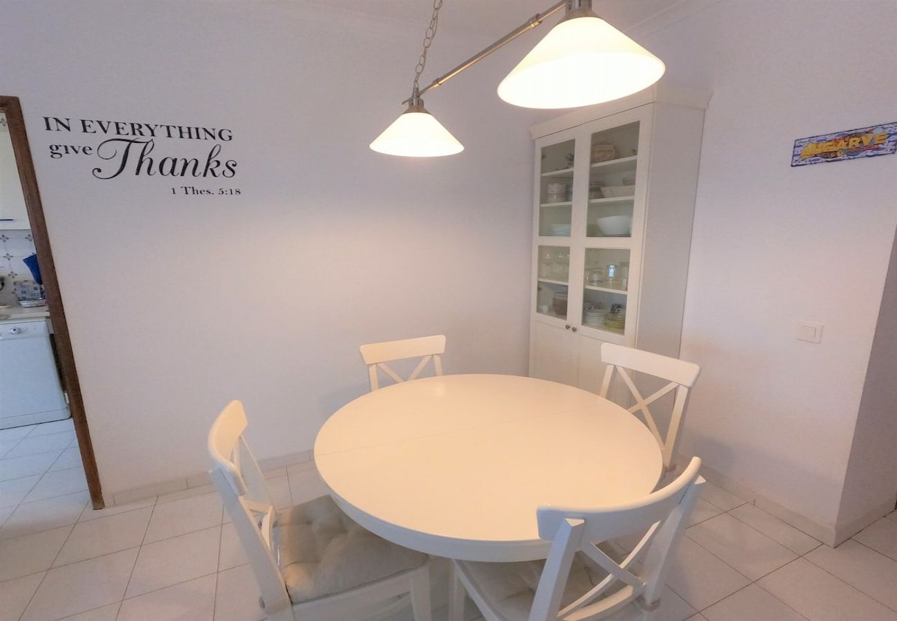 Apartamento em Vila Nova de Cacela - Algarve, apartamento T2 c/ varanda e vista mar, junto da praia, Manta Rota
