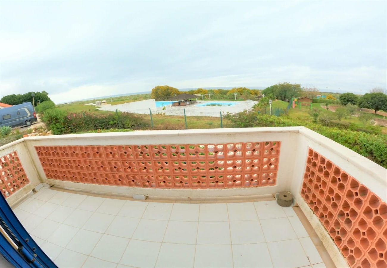 Apartamento em Vila Nova de Cacela - Algarve, apartamento T2 c/ varanda e vista mar, junto da praia, Manta Rota