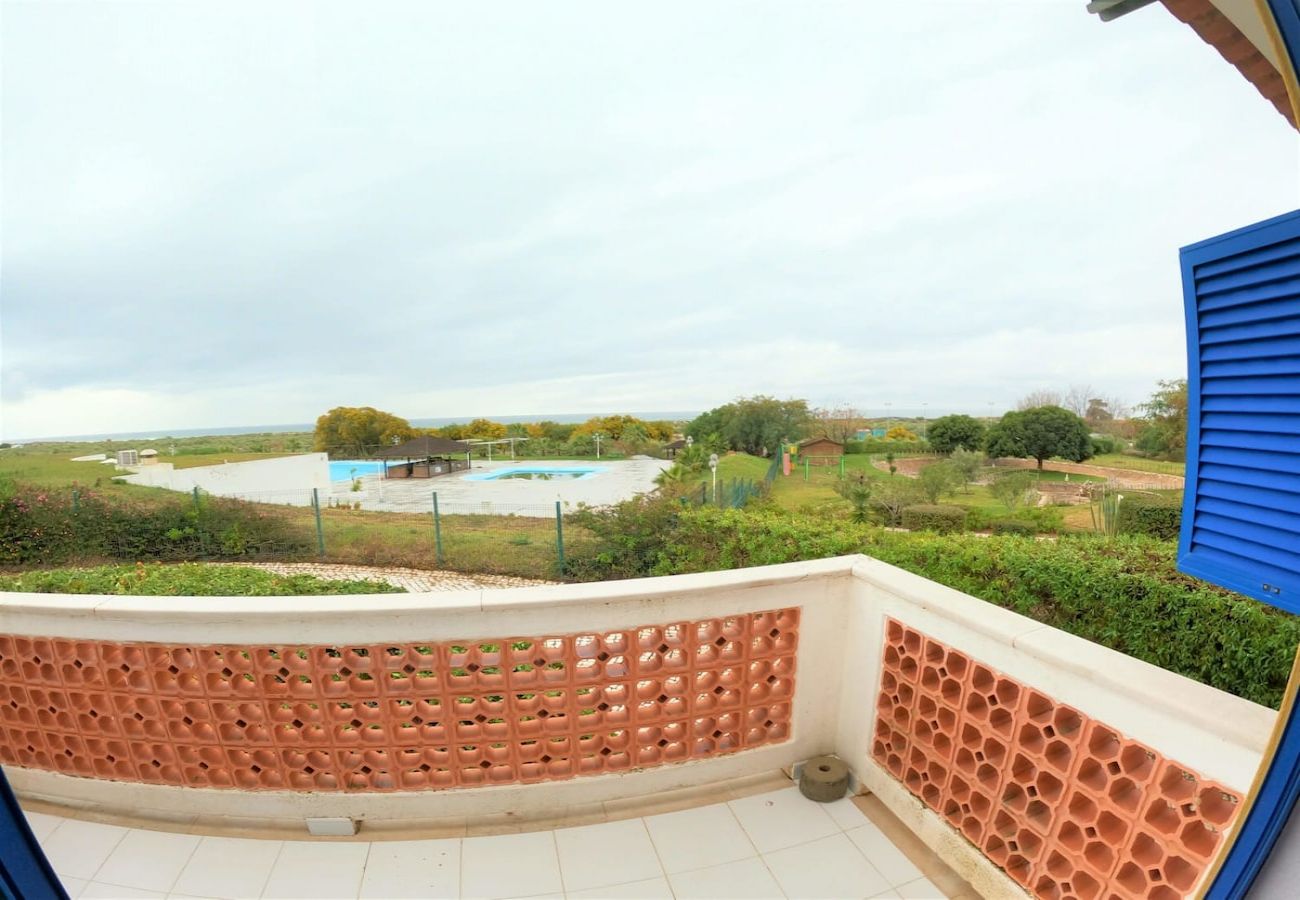 Apartamento em Vila Nova de Cacela - Algarve, apartamento T2 c/ varanda e vista mar, junto da praia, Manta Rota