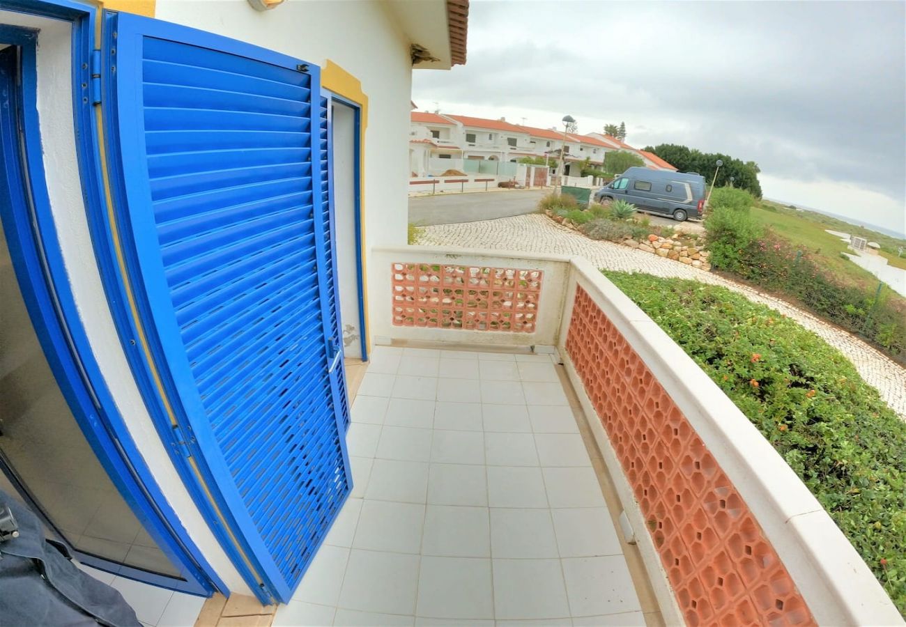 Apartamento em Vila Nova de Cacela - Algarve, apartamento T2 c/ varanda e vista mar, junto da praia, Manta Rota