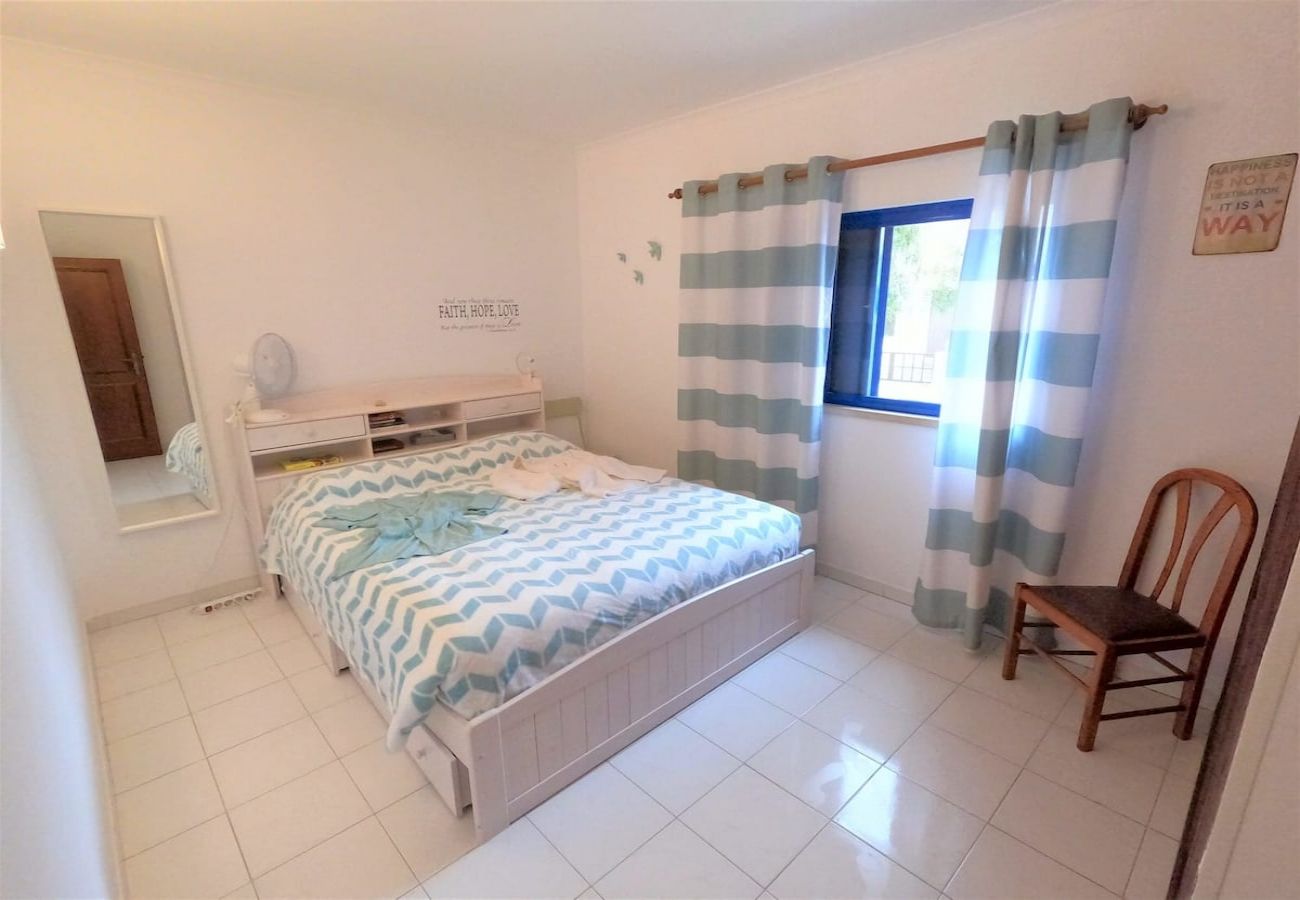 Apartamento em Vila Nova de Cacela - Algarve, apartamento T2 c/ varanda e vista mar, junto da praia, Manta Rota