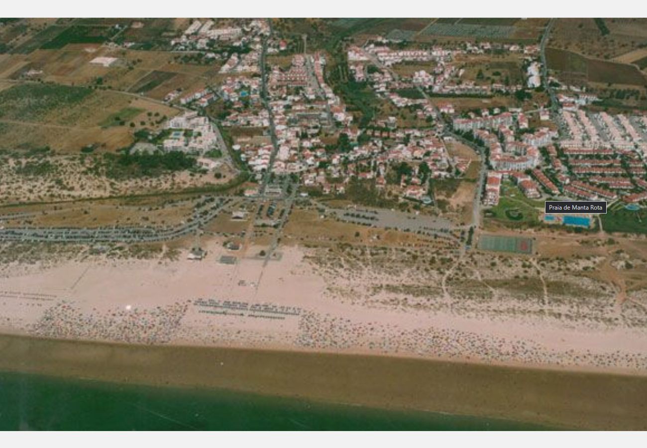 Apartamento em Vila Nova de Cacela - Algarve, apartamento T2 c/ varanda e vista mar, junto da praia, Manta Rota
