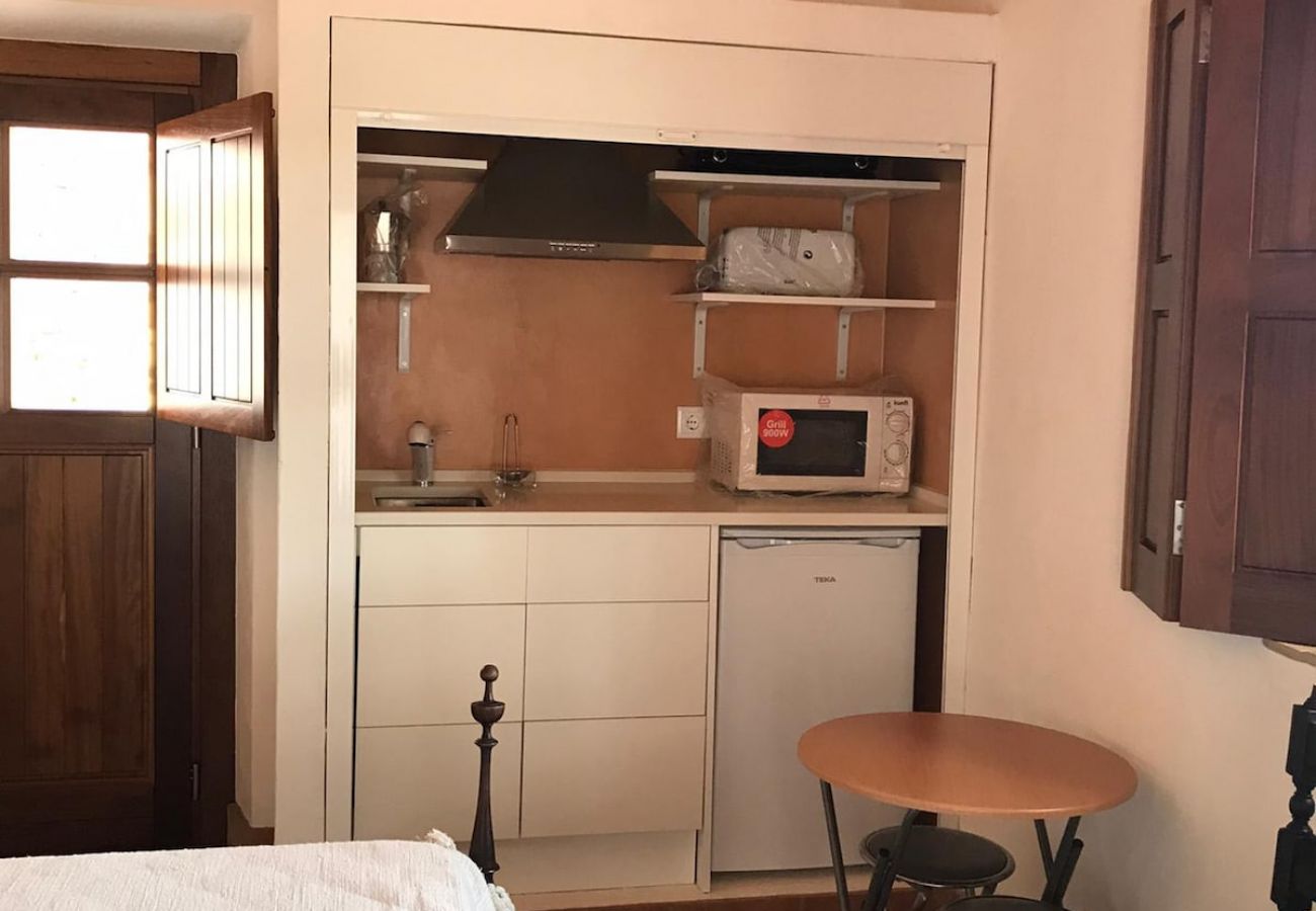 Estúdio em Boavista dos Pinheiros - Alentejo, Suite c/ Kitchenette em Monte típico, Odemira