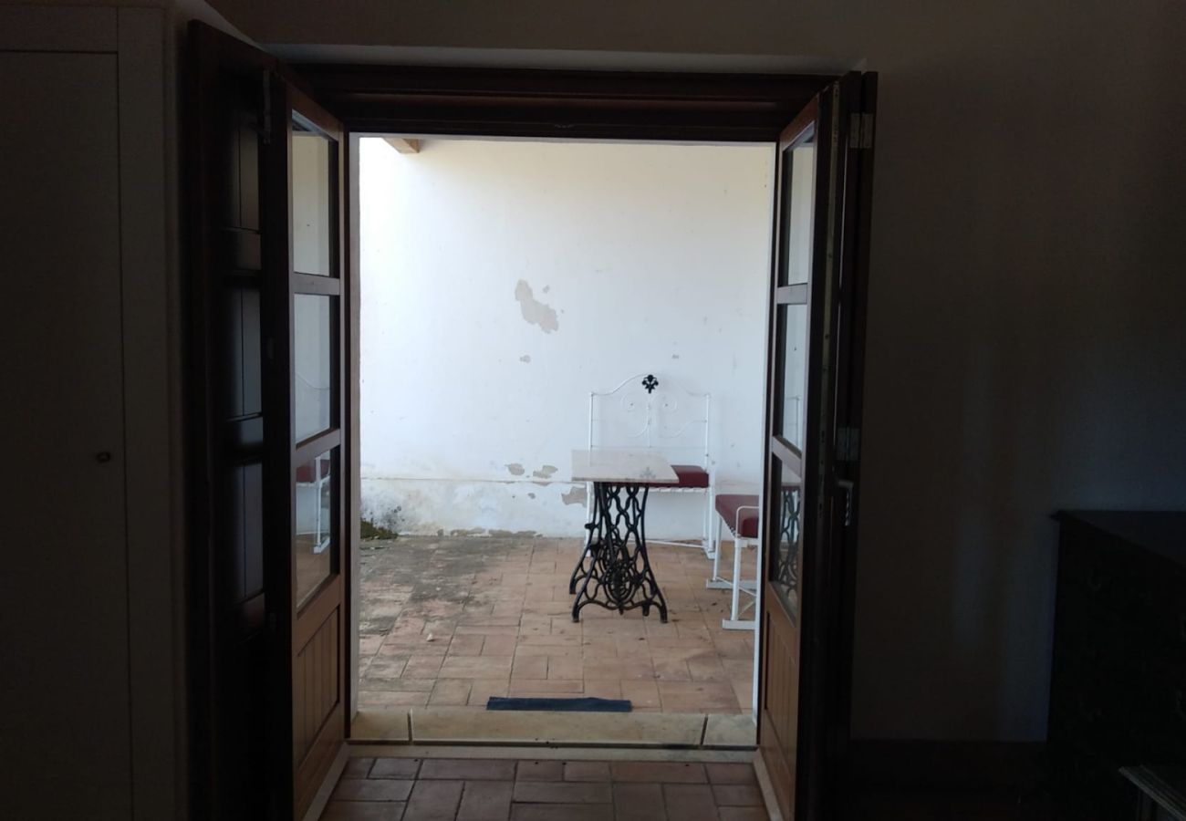 Estúdio em Boavista dos Pinheiros - Alentejo, Suite c/ Kitchenette em Monte típico, Odemira