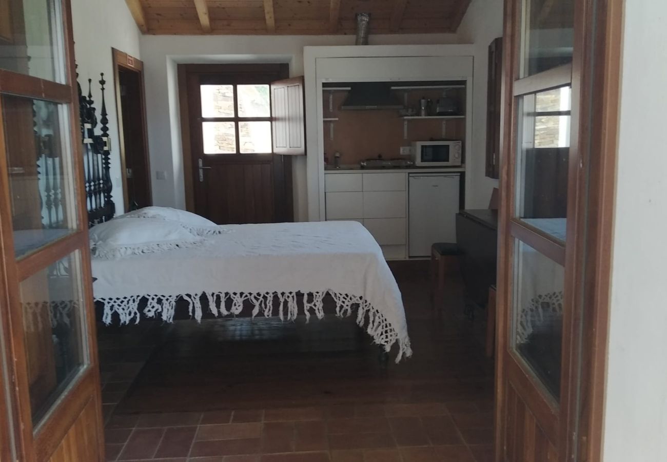 Estúdio em Boavista dos Pinheiros - Alentejo, Suite c/ Kitchenette em Monte típico, Odemira