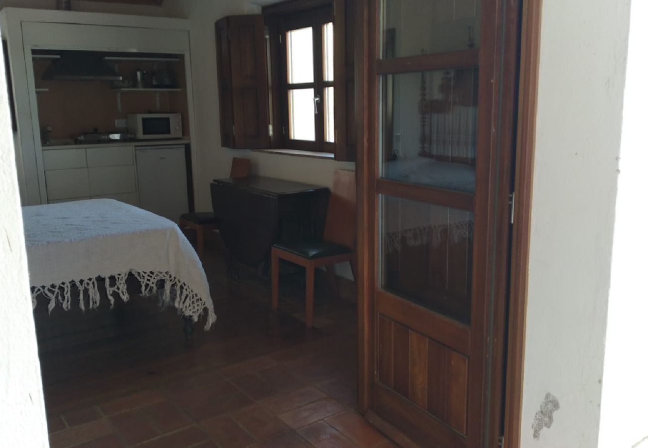 Estúdio em Boavista dos Pinheiros - Alentejo, Suite c/ Kitchenette em Monte típico, Odemira