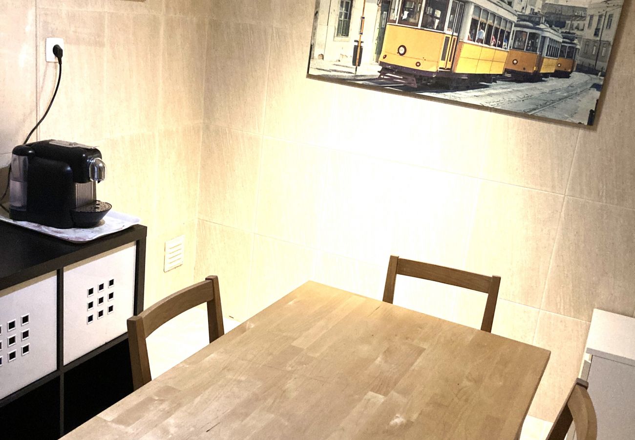 Apartamento em Lisboa - Lisboa, apartamento T2 em bairro típico, Sapadores, Lisboa