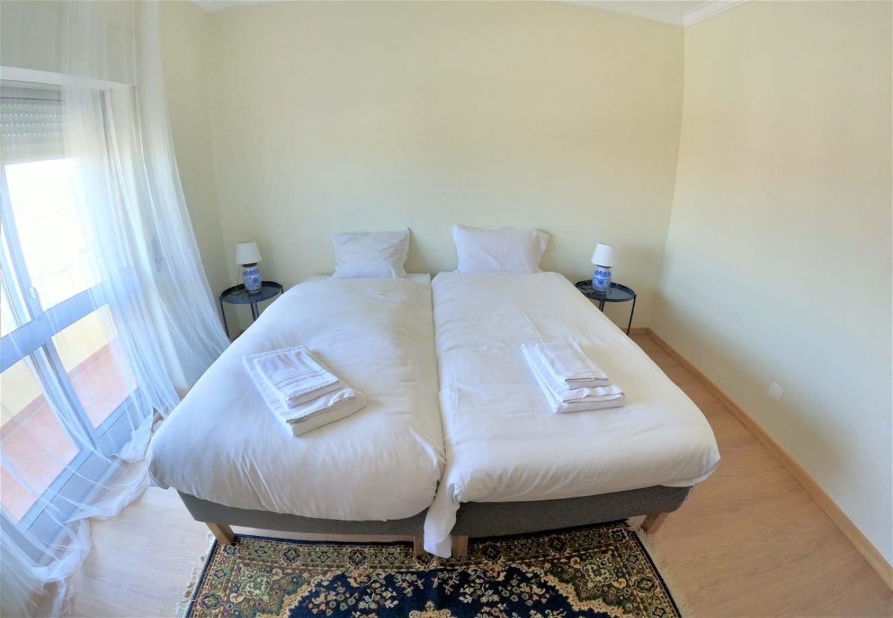 Apartamento em Charneca de Caparica - Caparica, apartamento T4 duplex c/ piscina, Charneca de Caparica, Lisboa