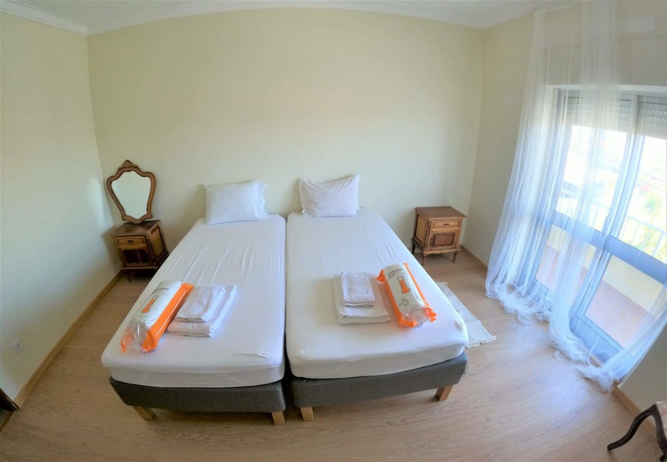 Apartamento em Charneca de Caparica - Caparica, apartamento T4 duplex c/ piscina, Charneca de Caparica, Lisboa