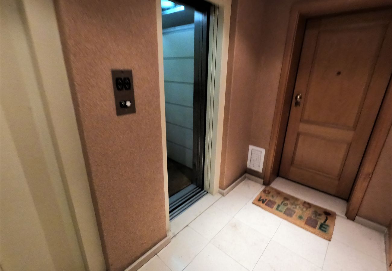 Apartamento em Algés - Lisboa, apartamento de 2 quartos c/ varanda em Algés