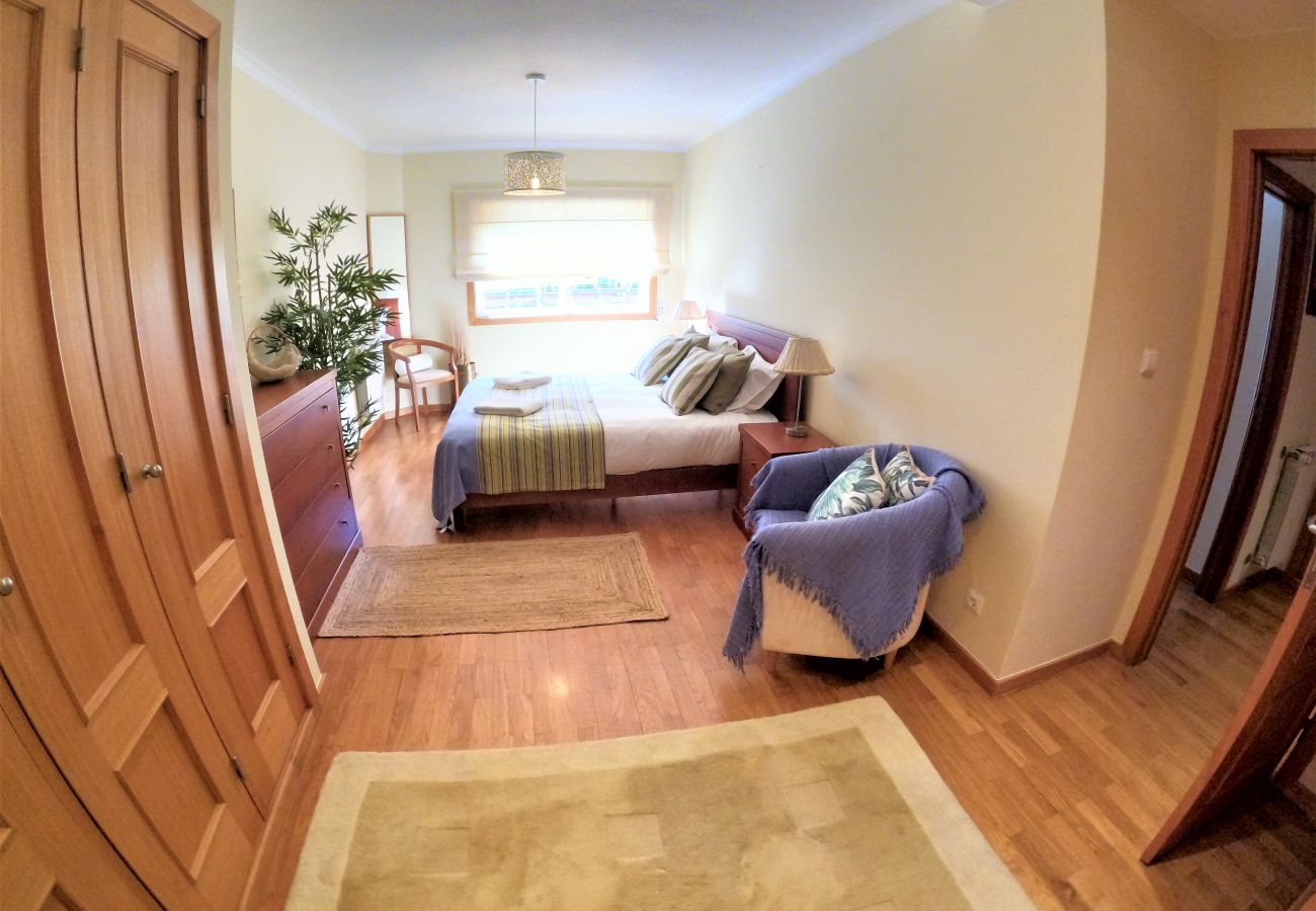 Apartamento em Algés - Lisboa, apartamento de 2 quartos c/ varanda em Algés