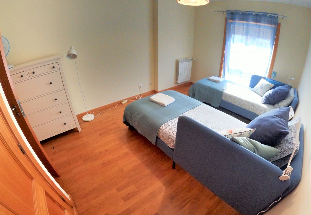 Apartamento em Algés - Lisboa, apartamento de 2 quartos c/ varanda em Algés