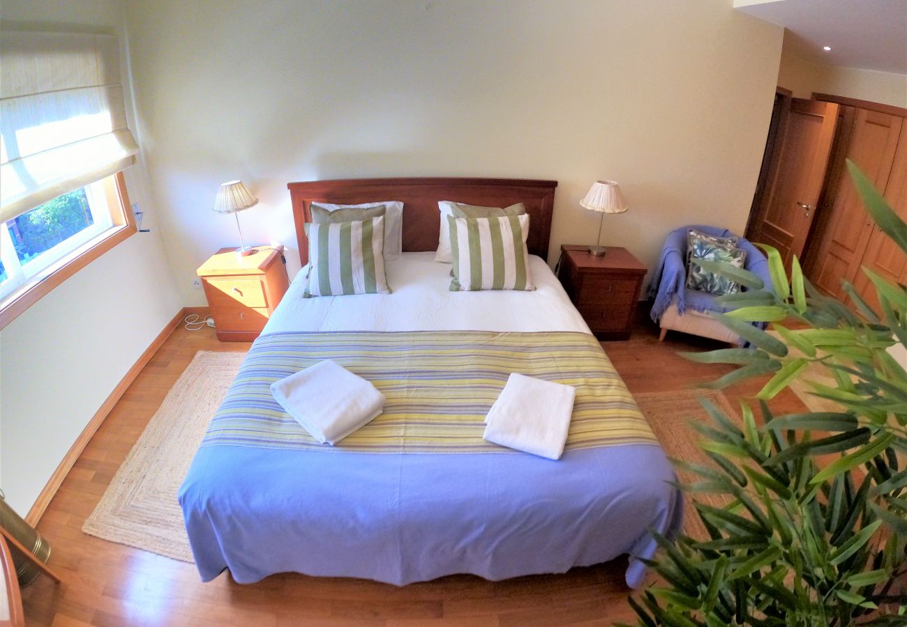 Apartamento em Algés - Lisboa, apartamento de 2 quartos c/ varanda em Algés