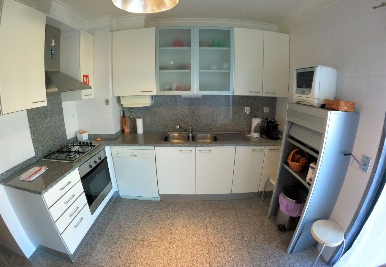 Apartamento em Algés - Lisboa, apartamento de 2 quartos c/ varanda em Algés