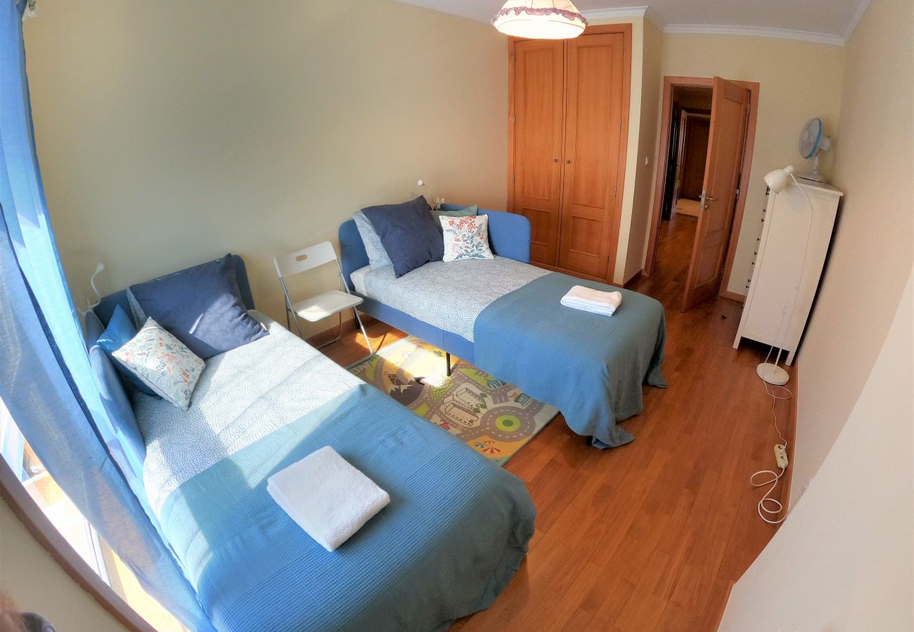 Apartamento em Algés - Lisboa, apartamento de 2 quartos c/ varanda em Algés