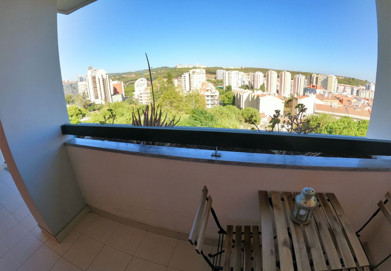 Apartamento em Algés - Lisboa, apartamento de 2 quartos c/ varanda em Algés