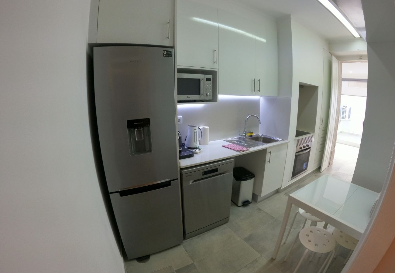 Apartamento em Lisboa - Lisboa, apartamento T1 renovado com patio junto aos Mártires da Pátria, Lisboa