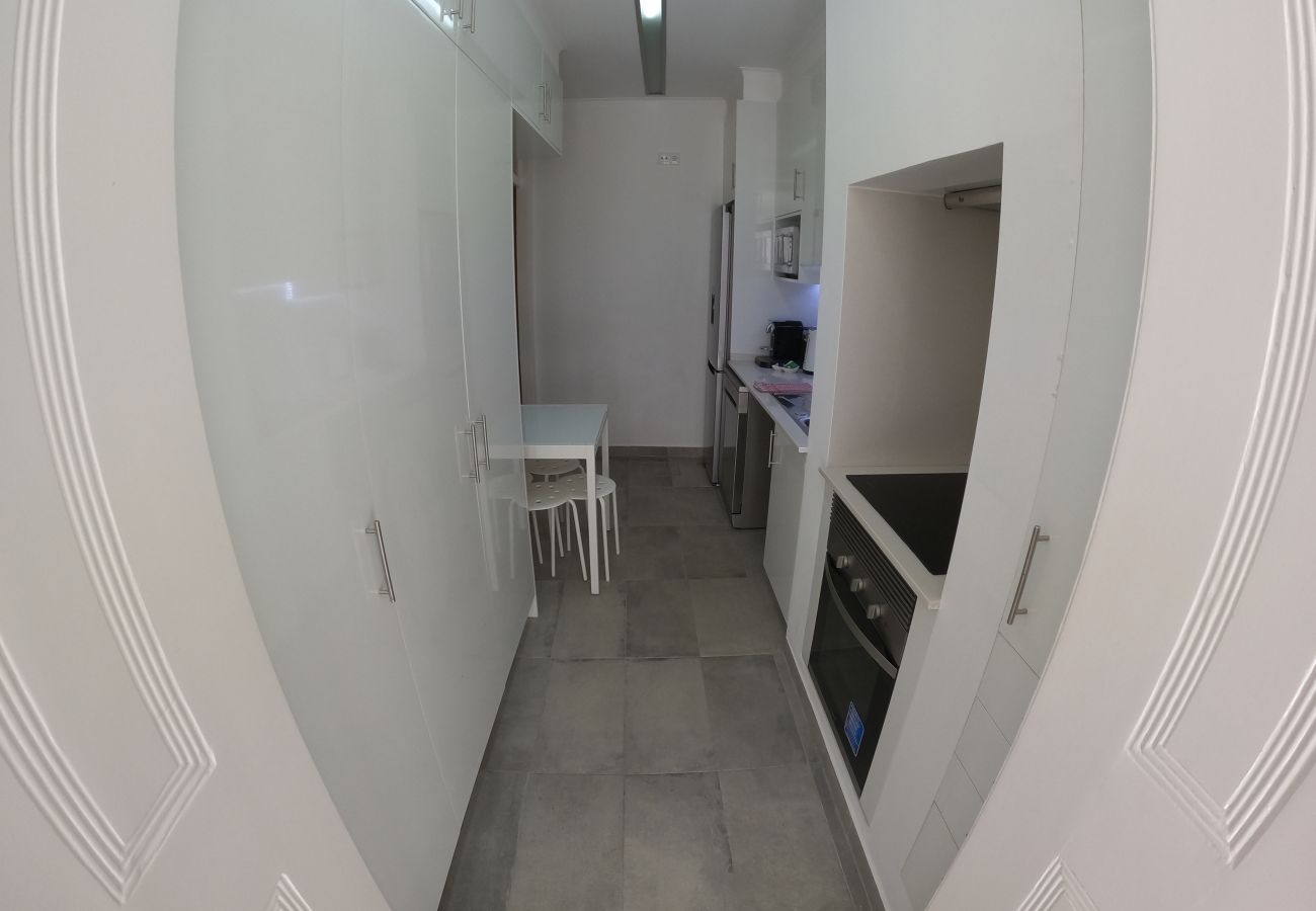 Apartamento em Lisboa - Lisboa, apartamento T1 renovado com patio junto aos Mártires da Pátria, Lisboa
