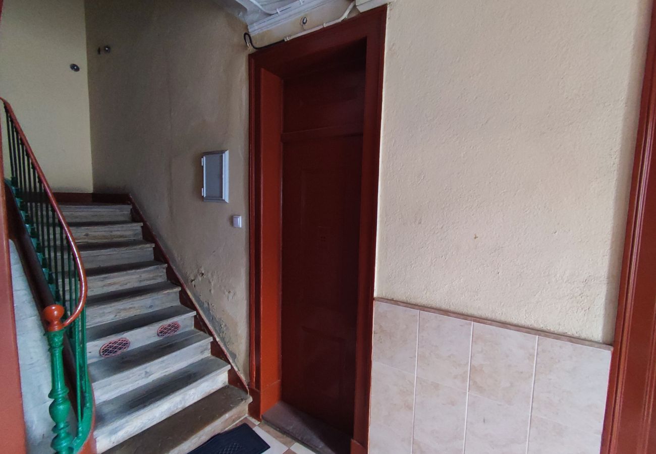 Apartamento em Lisboa - Lisboa, apartamento T1 renovado com patio junto aos Mártires da Pátria, Lisboa