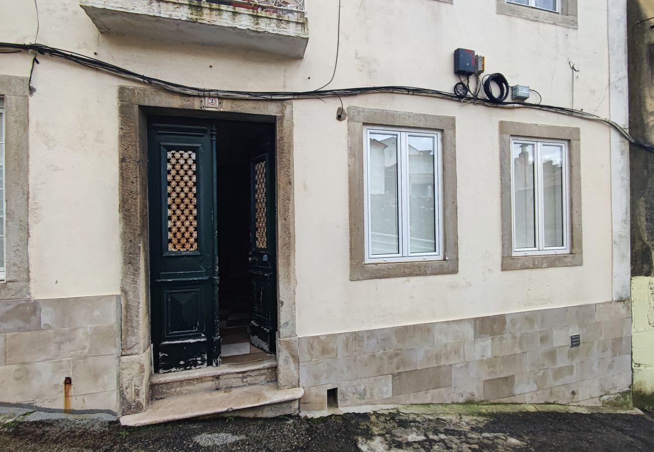 Apartamento em Lisboa - Lisboa, apartamento T1 renovado com patio junto aos Mártires da Pátria, Lisboa