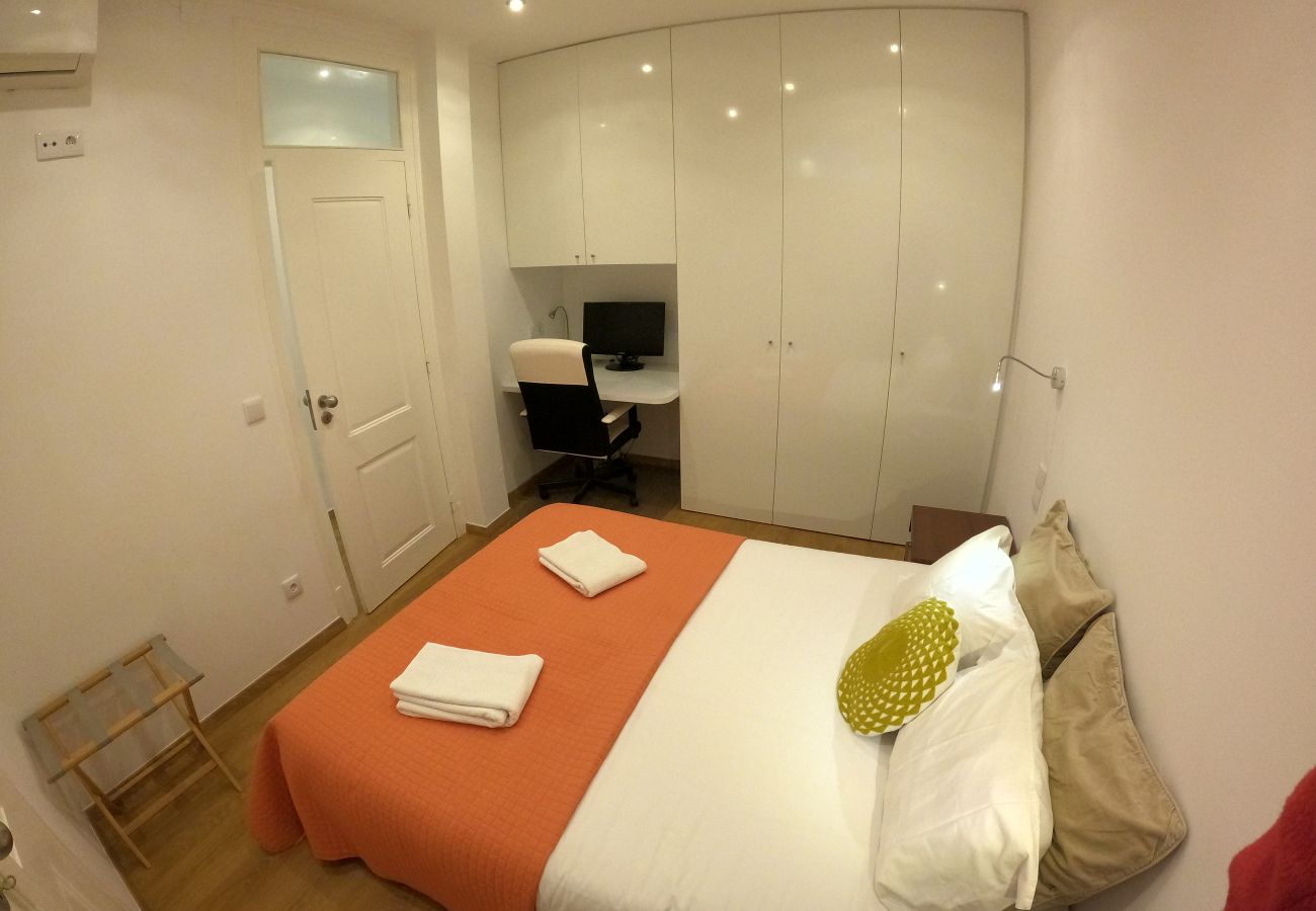 Apartamento em Lisboa - Lisboa, apartamento T1 renovado com patio junto aos Mártires da Pátria, Lisboa