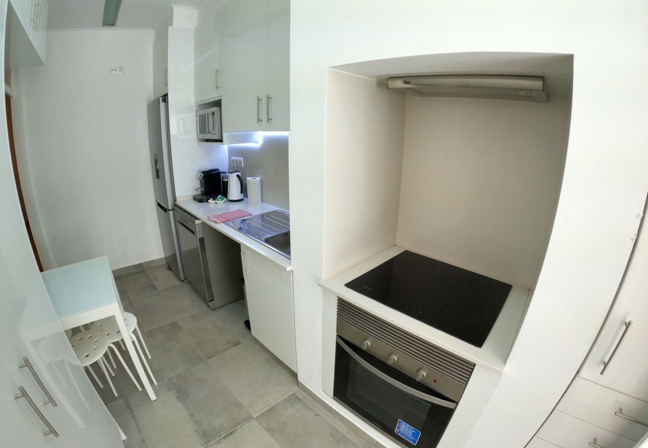Apartamento em Lisboa - Lisboa, apartamento T1 renovado com patio junto aos Mártires da Pátria, Lisboa
