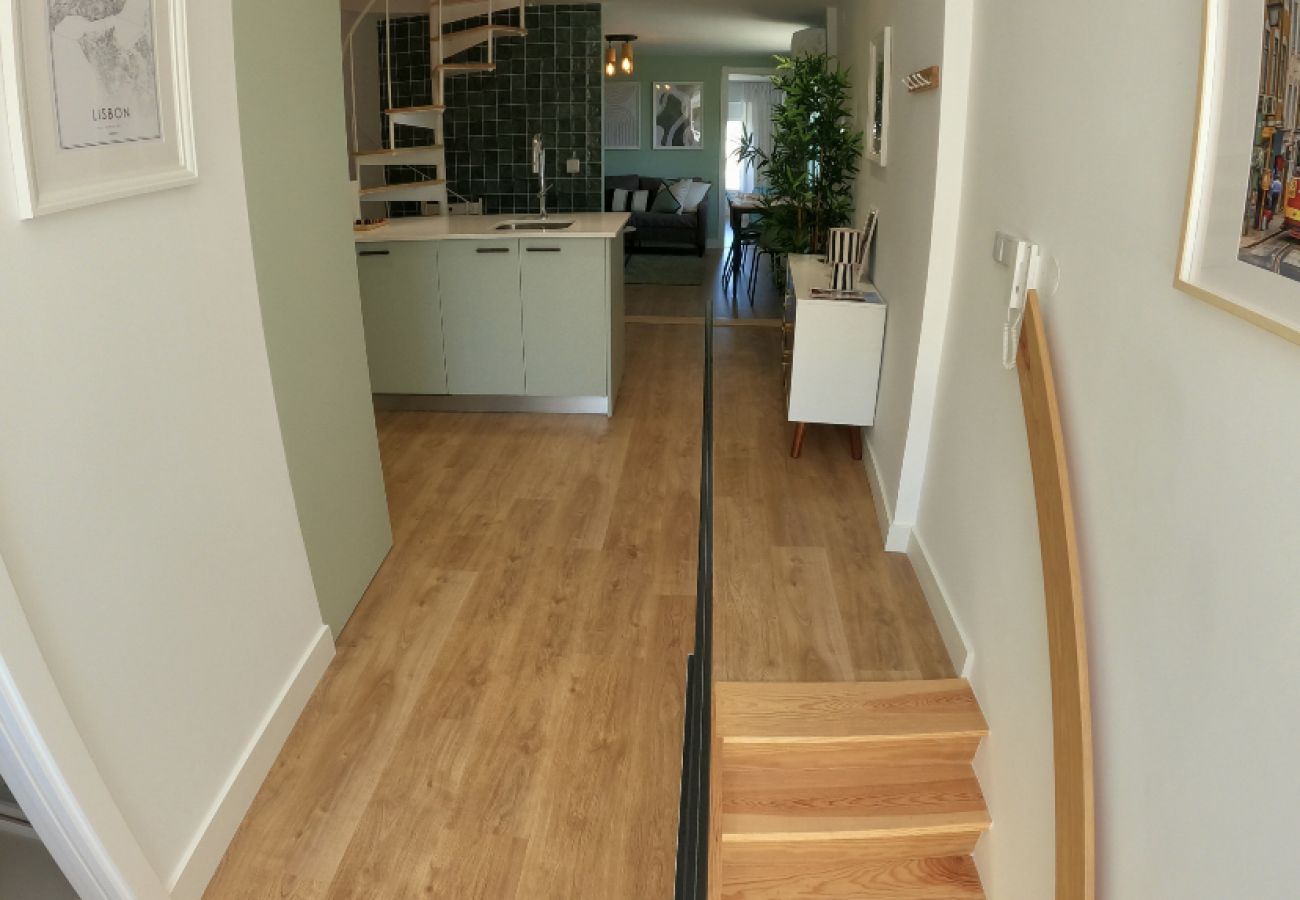 Apartamento em Lisboa - Lisboa, T2 duplex renovado com vista rio, Beato, Lisboa