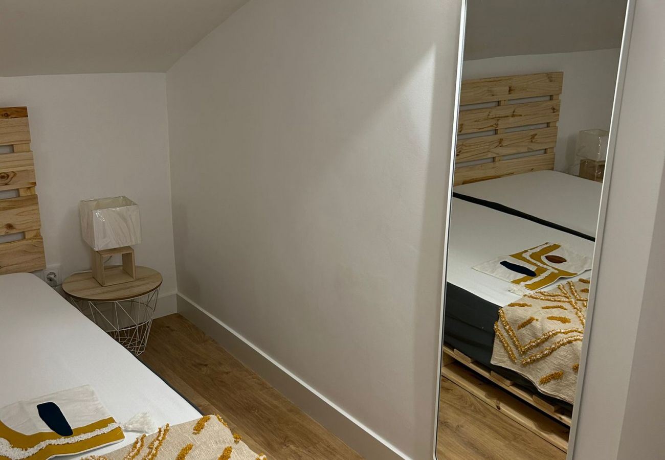 Apartamento em Lisboa - Lisboa, T2 duplex renovado com vista rio, Beato, Lisboa