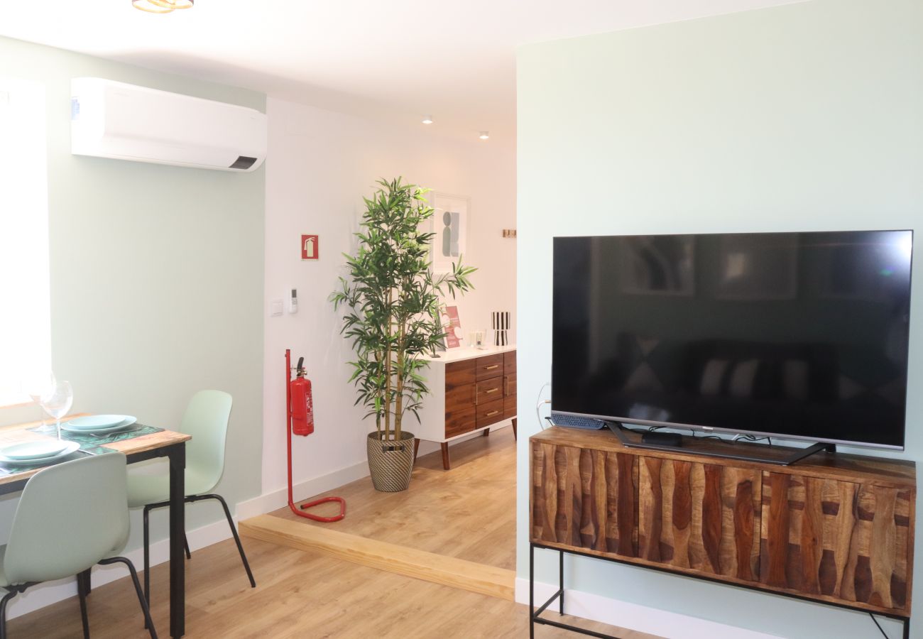 Apartamento em Lisboa - Lisboa, T2 duplex renovado com vista rio, Beato, Lisboa
