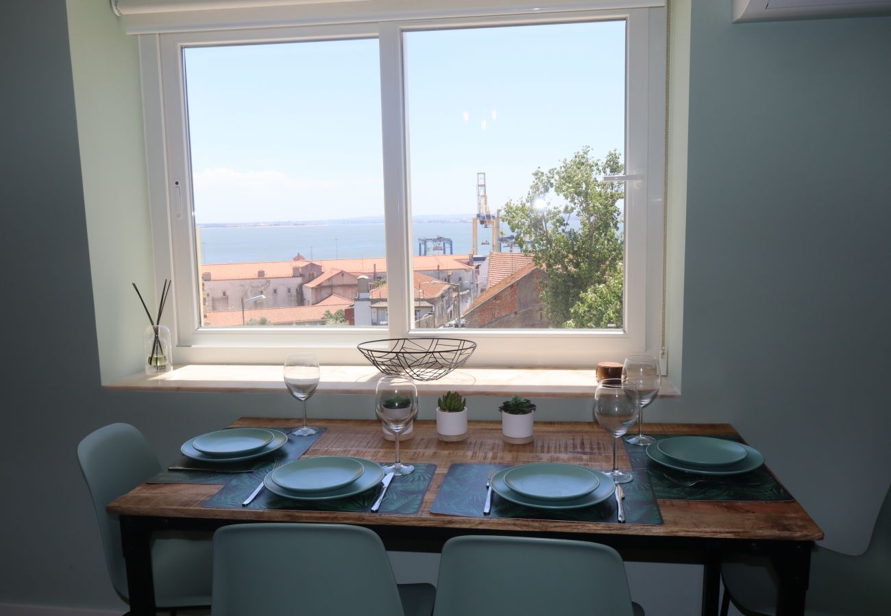 Apartamento em Lisboa - Lisboa, T2 duplex renovado com vista rio, Beato, Lisboa