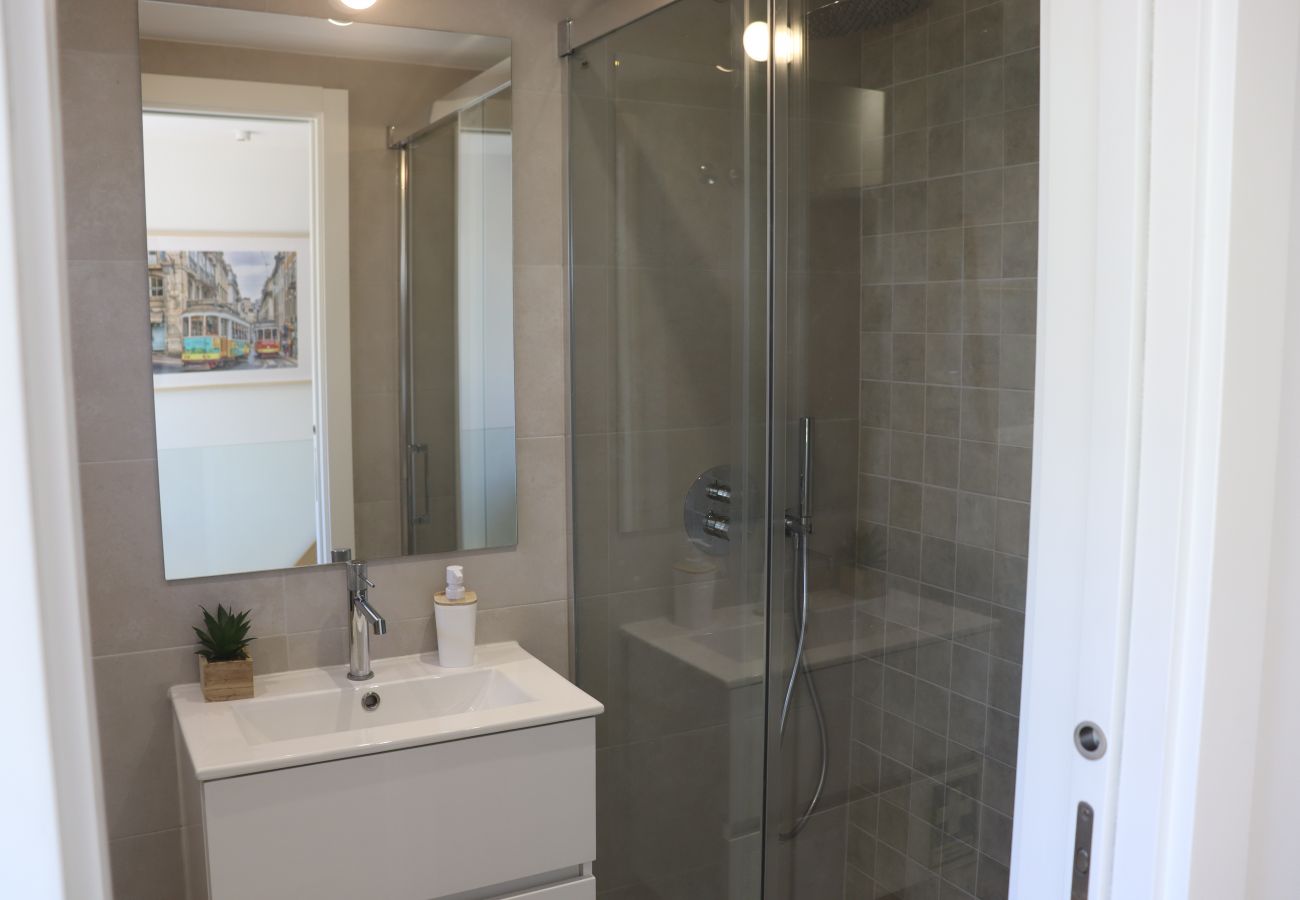 Apartamento em Lisboa - Lisboa, T2 duplex renovado com vista rio, Beato, Lisboa