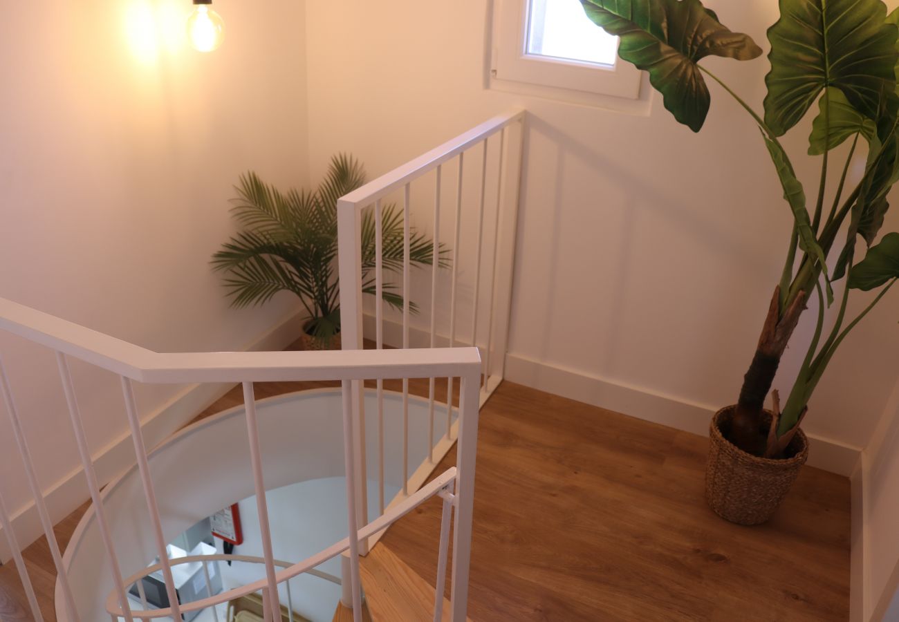 Apartamento em Lisboa - Lisboa, T2 duplex renovado com vista rio, Beato, Lisboa