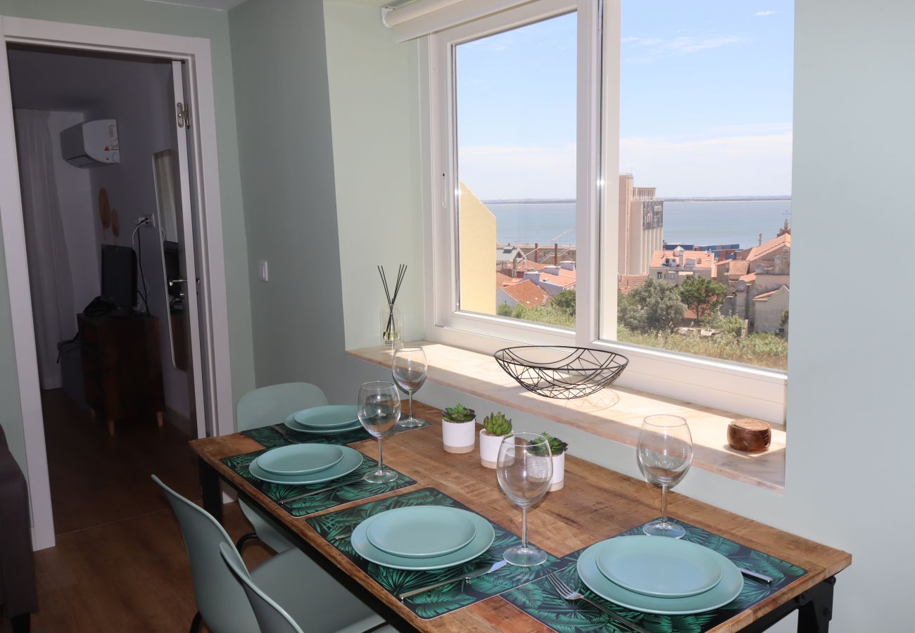 Apartamento em Lisboa - Lisboa, T2 duplex renovado com vista rio, Beato, Lisboa