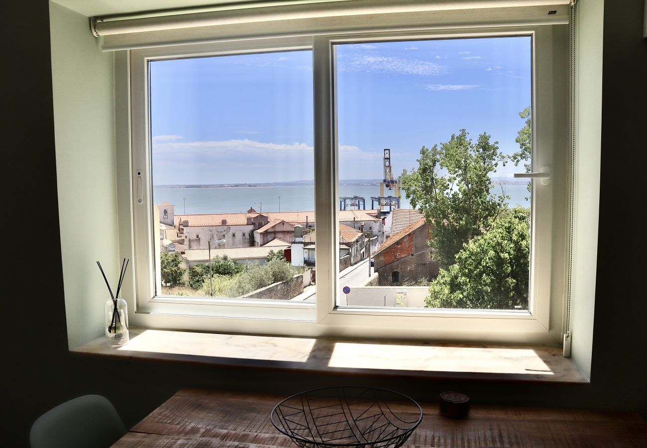Apartamento em Lisboa - Lisboa, T2 duplex renovado com vista rio, Beato, Lisboa