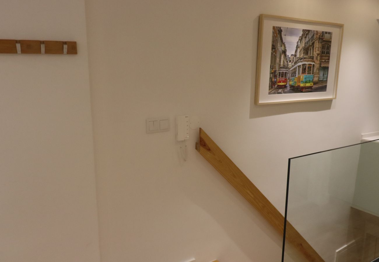 Apartamento em Lisboa - Lisboa, T2 duplex renovado com vista rio, Beato, Lisboa
