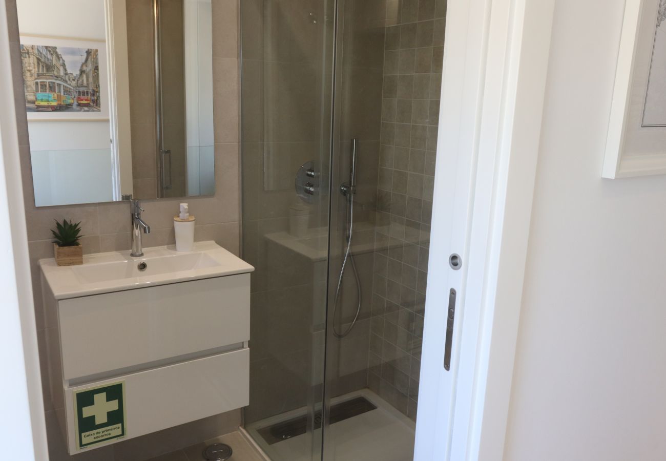 Apartamento em Lisboa - Lisboa, T2 duplex renovado com vista rio, Beato, Lisboa