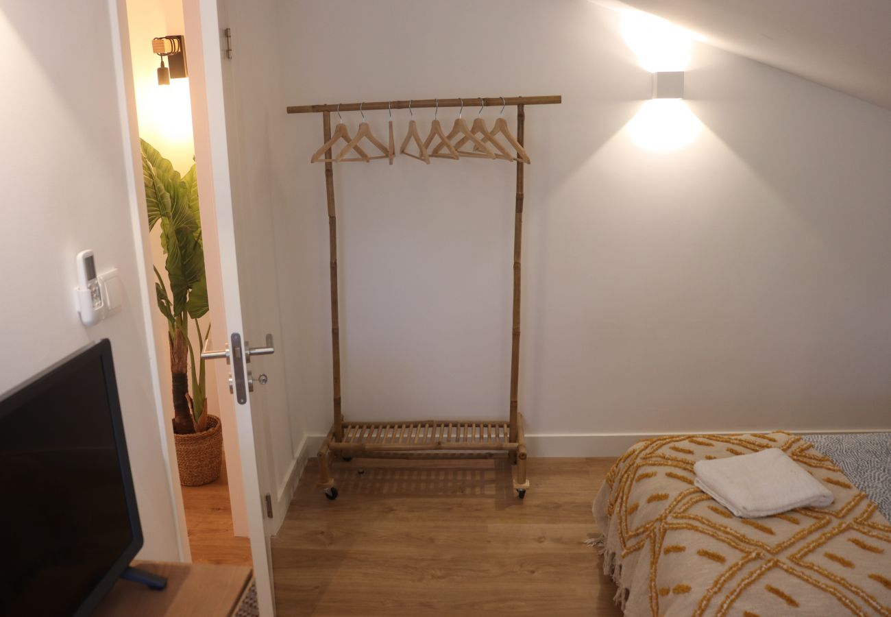 Apartamento em Lisboa - Lisboa, T2 duplex renovado com vista rio, Beato, Lisboa