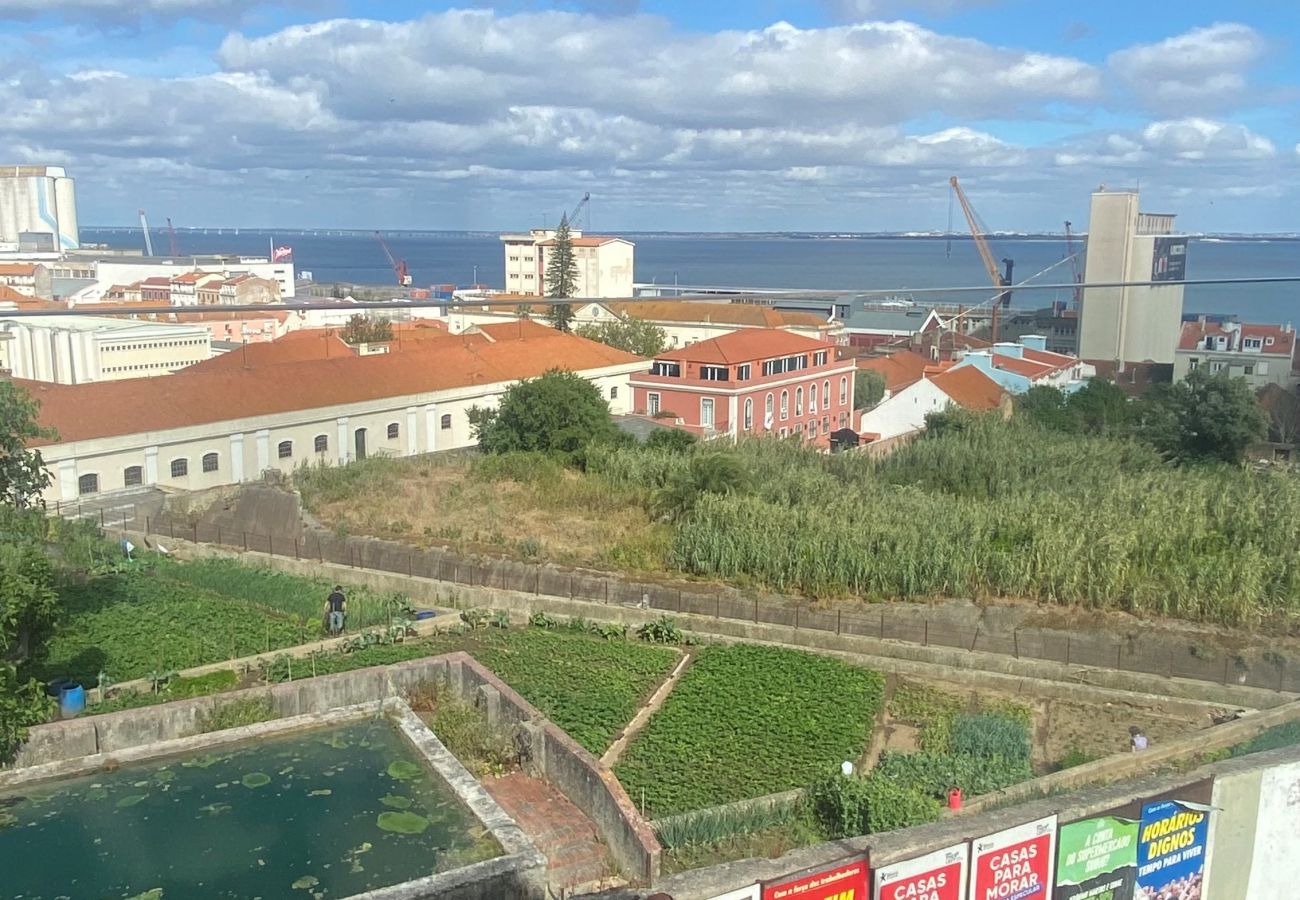 Apartamento em Lisboa - Lisboa, T2 duplex renovado com vista rio, Beato, Lisboa