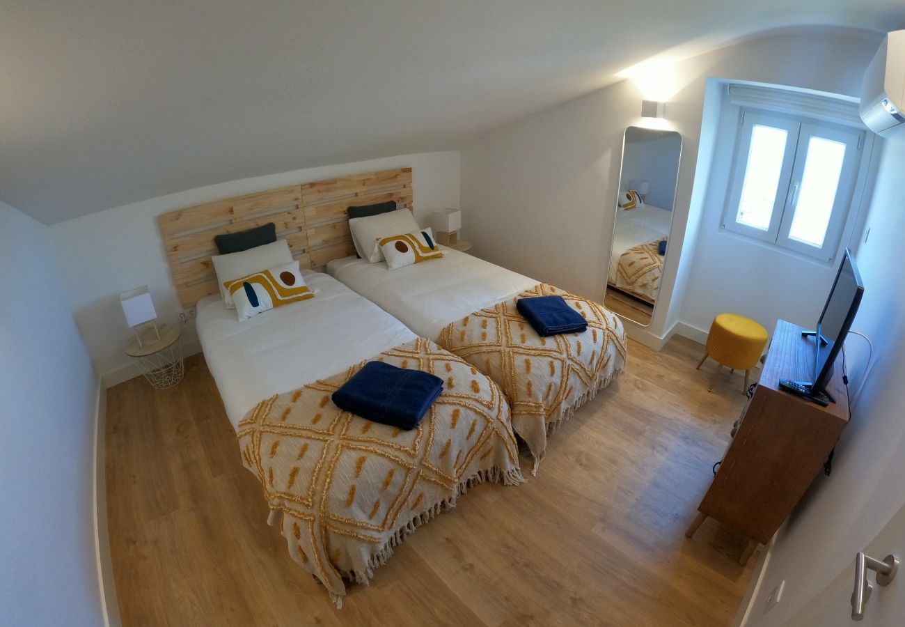 Apartamento em Lisboa - Lisboa, T2 duplex renovado com vista rio, Beato, Lisboa