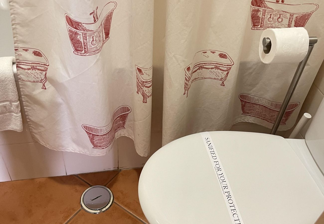 Apartamento em Armação de Pêra - Algarve, apartamento T2 amplo c/ varanda, Armação de Pêra